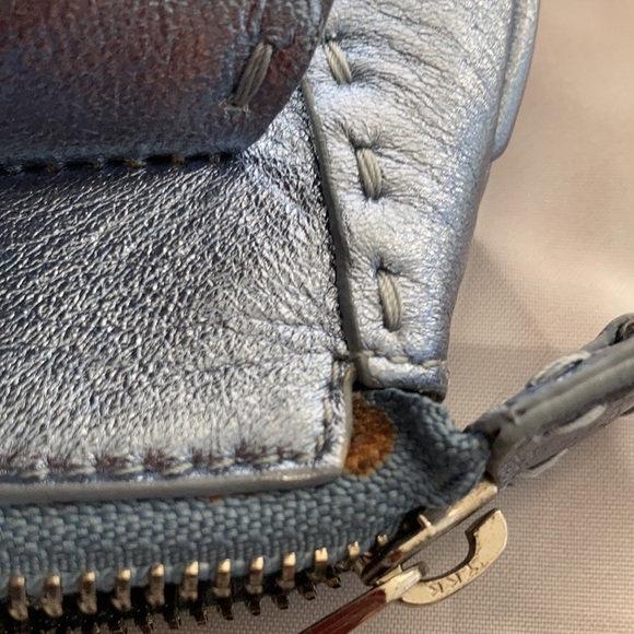 BCBG MAXAZRIA wristlet metallic baby blue - Picture 7 of 9